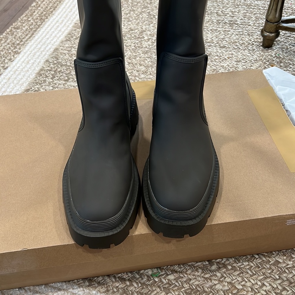 Zara bloggers fave khaki rubberized boots - Picture 5 of 16